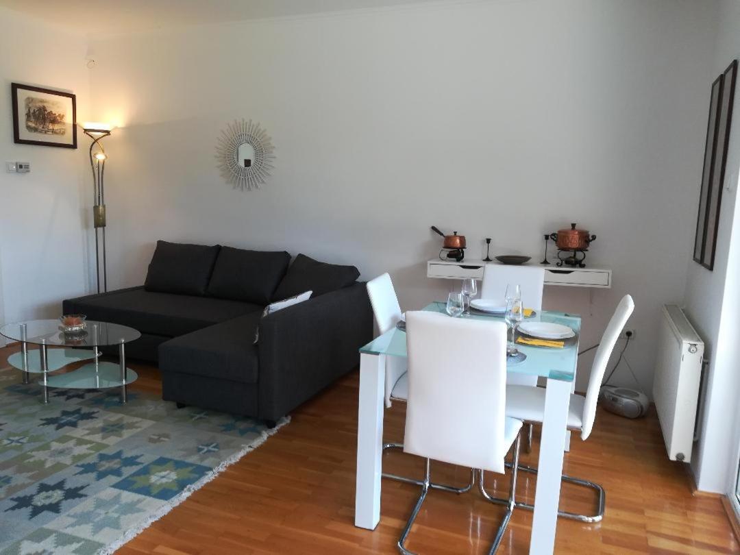 Homy Apartment In Buda, With Safe Garage And Terrace Budapest Kültér fotó