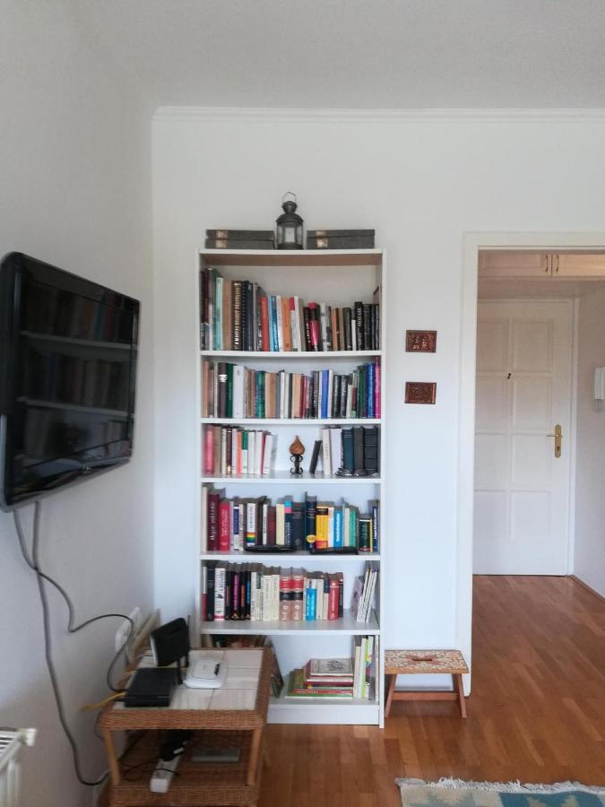 Homy Apartment In Buda, With Safe Garage And Terrace Budapest Kültér fotó