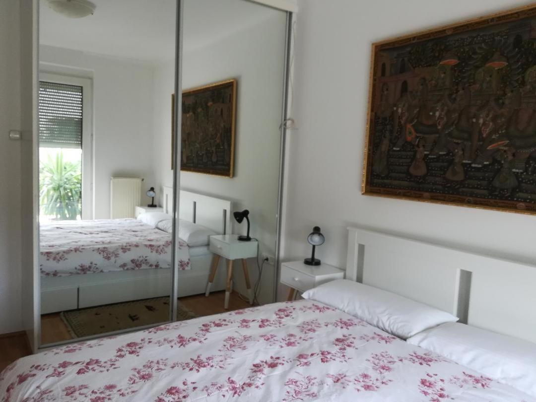 Homy Apartment In Buda, With Safe Garage And Terrace Budapest Kültér fotó